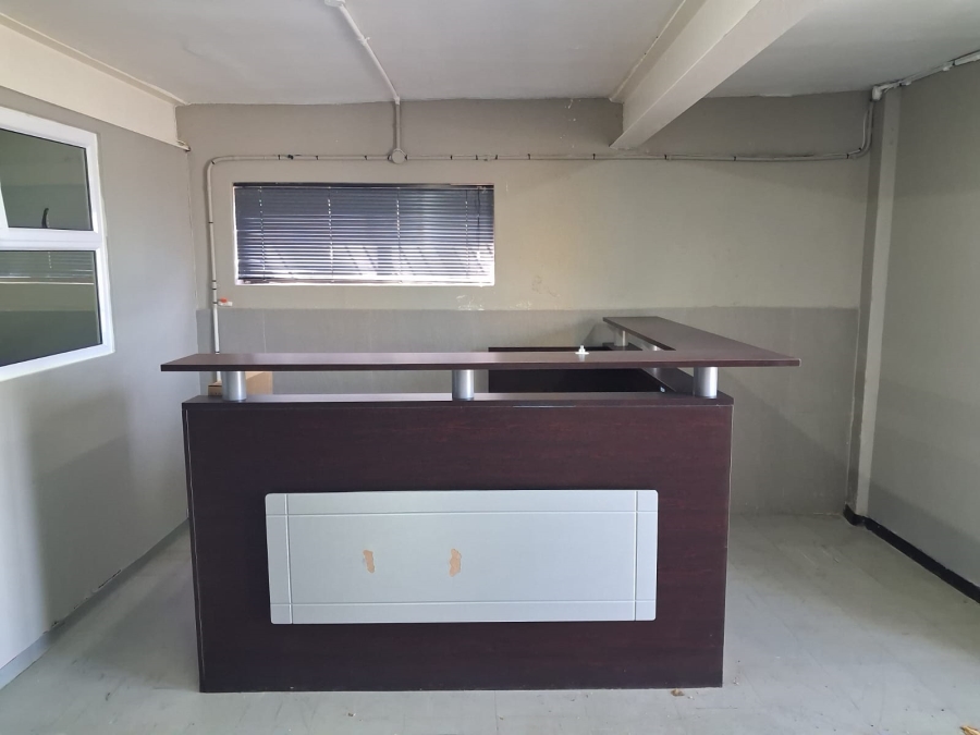 To Let Commercial Property for Rent in Quigney Eastern Cape